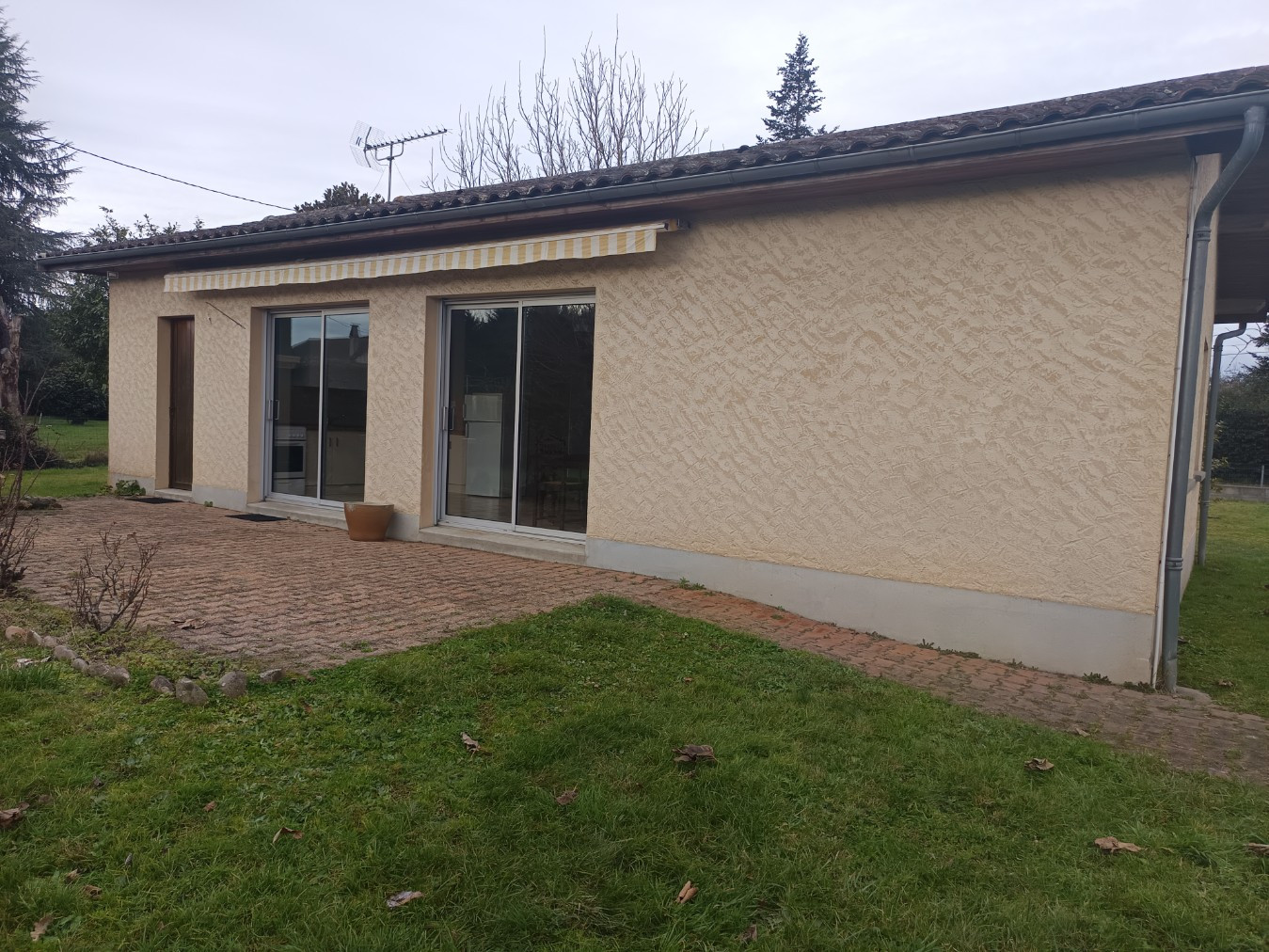 
                                                Vente
                                                 Maison de 60m2 avec un grand parc de 2000m2