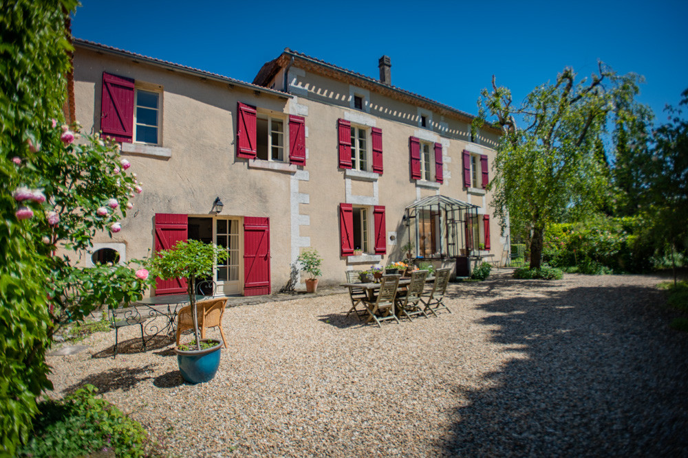 
                                                Vente
                                                 Maison de campagne sur 12 ha.