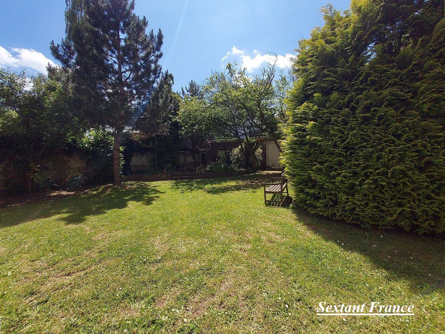 
                                                Vente
                                                 Maison de maitre 6 ch - 60 m² de dépendances