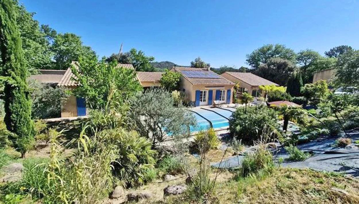 
                                                Vente
                                                 Maison de plain pied 9 pièces 323 m2 piscine