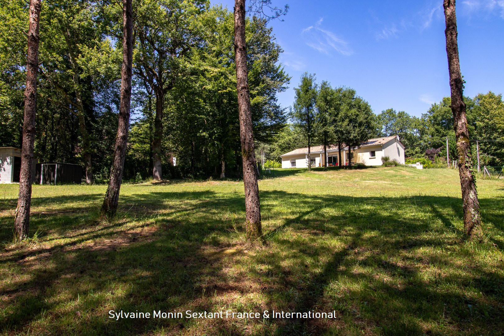 
                                                Vente
                                                 Maison de plain-pied au calme