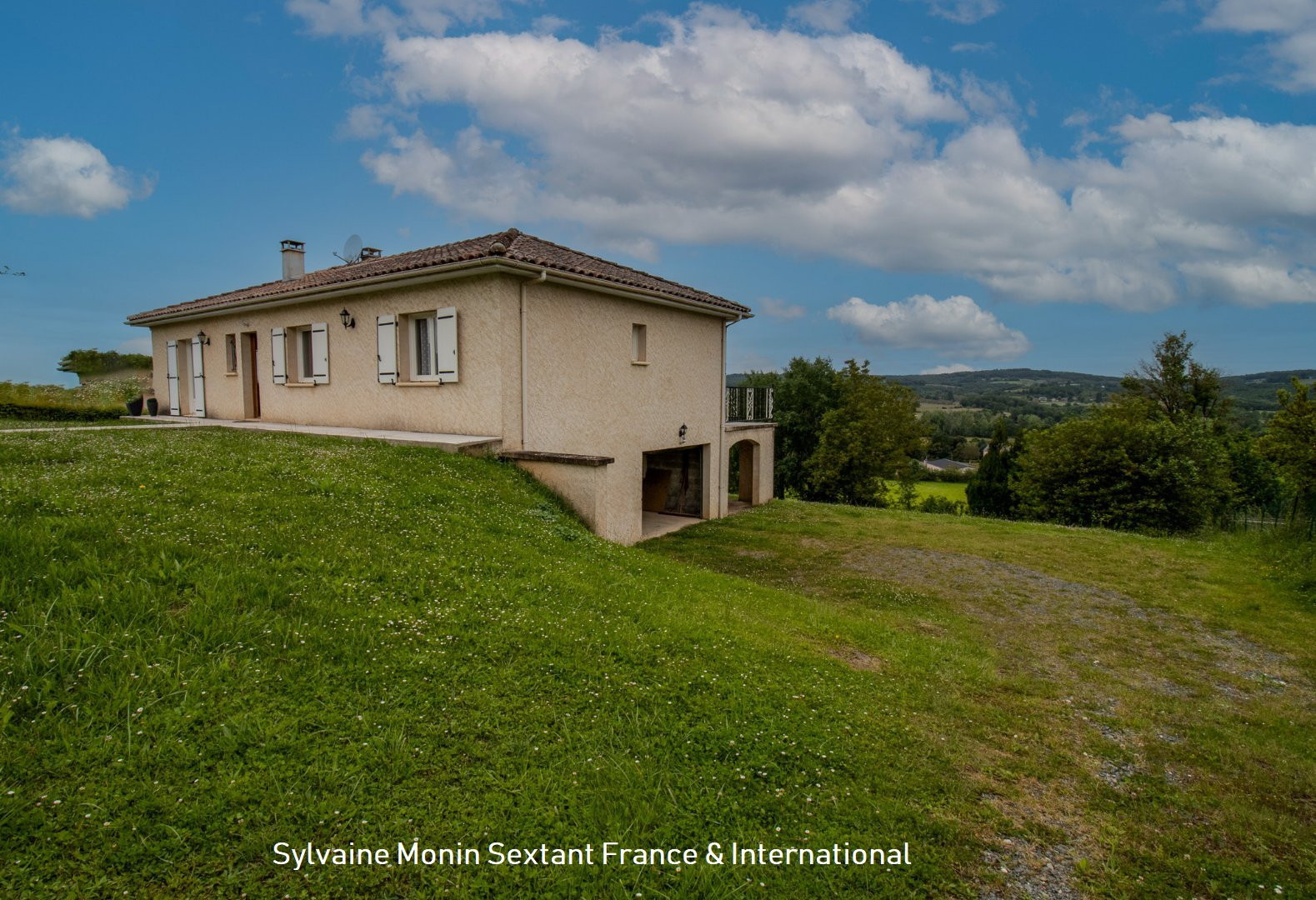 
                                                Vente
                                                 Maison de plain-pied sur sous-sol avec vue panoramique