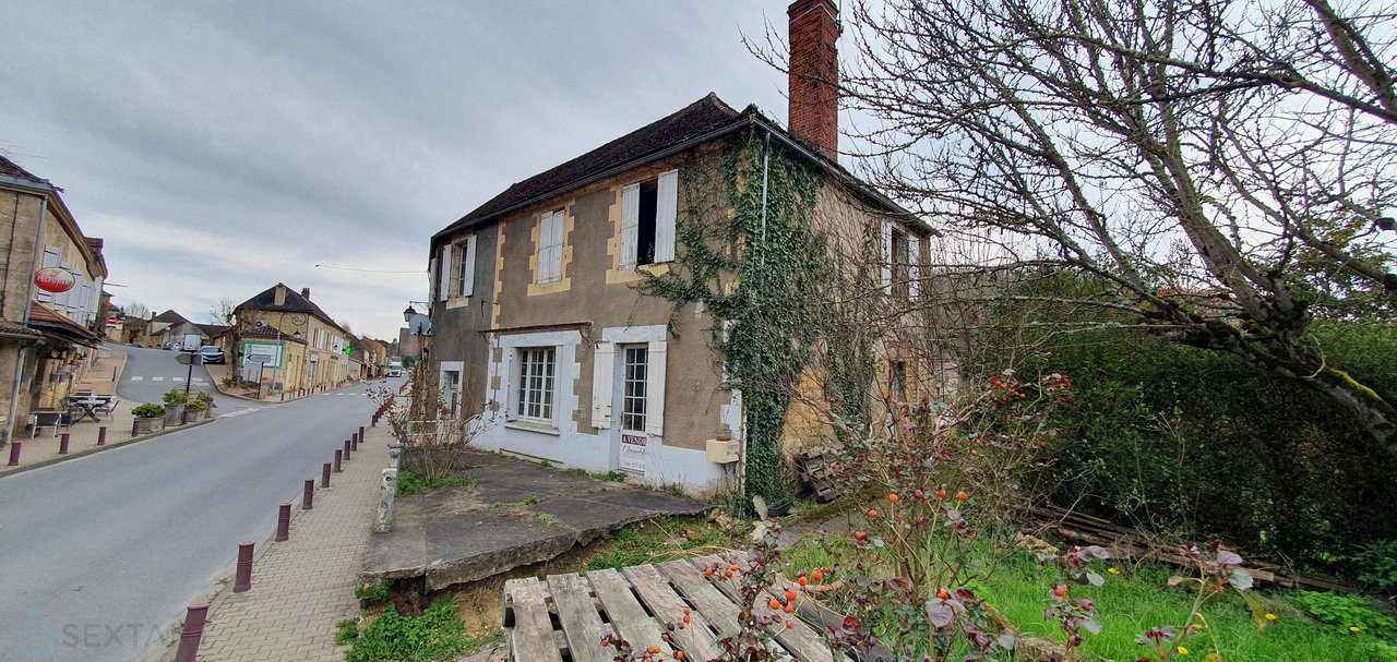 
                                                Vente
                                                 Maison de village à rénover idéalement située au cur du Périgord noir.