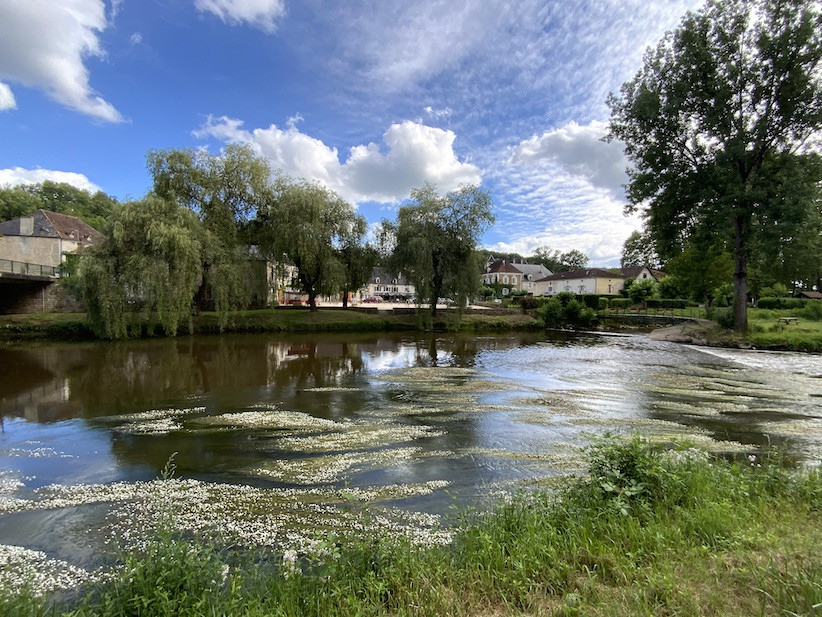 
                                                Vente
                                                 Maison de village avec revenu locatif fixe