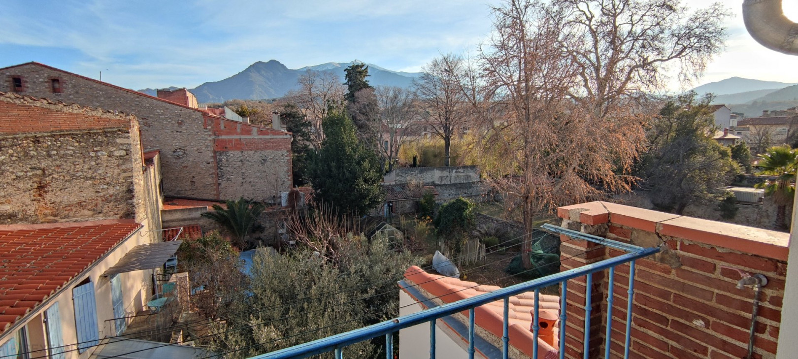 
                                                Vente
                                                 Maison de ville 7 pièces avec terrasse et balcon en cours de rénovation