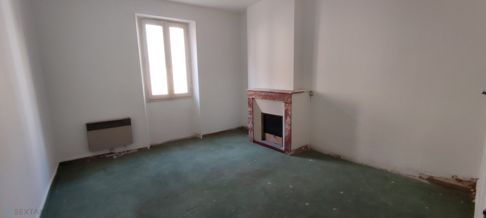 
                                                Vente
                                                 Maison de ville 7 pièces avec terrasse et balcon en cours de rénovation