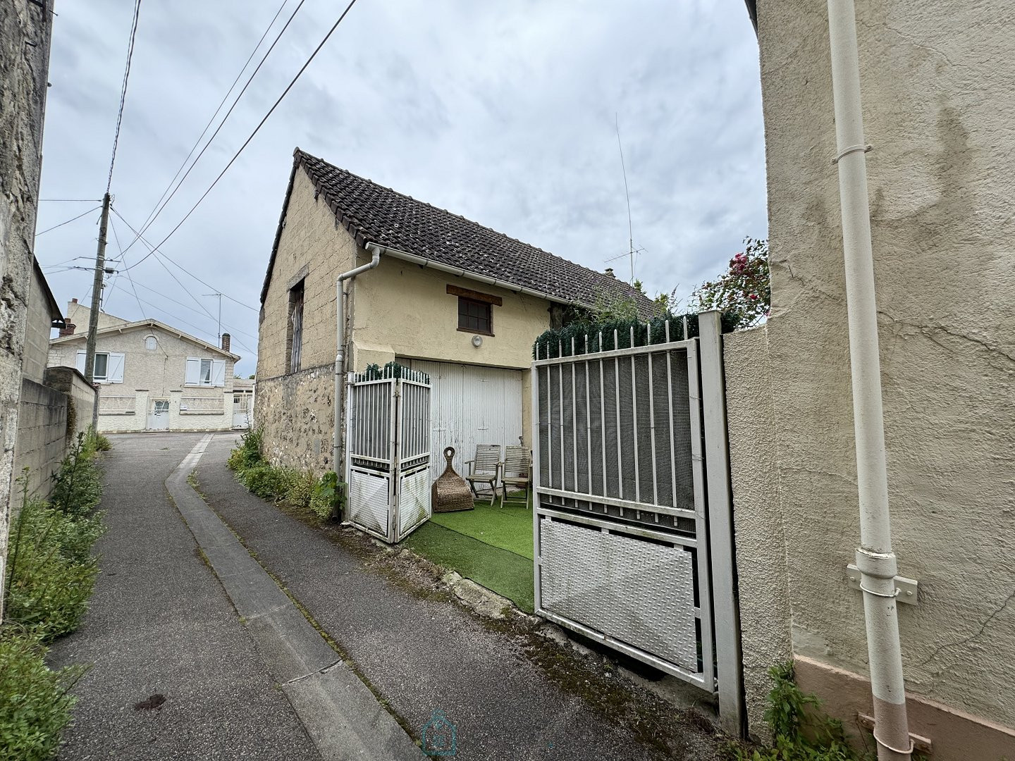 
                                                Vente
                                                 Maison de ville avec cour et dépendance