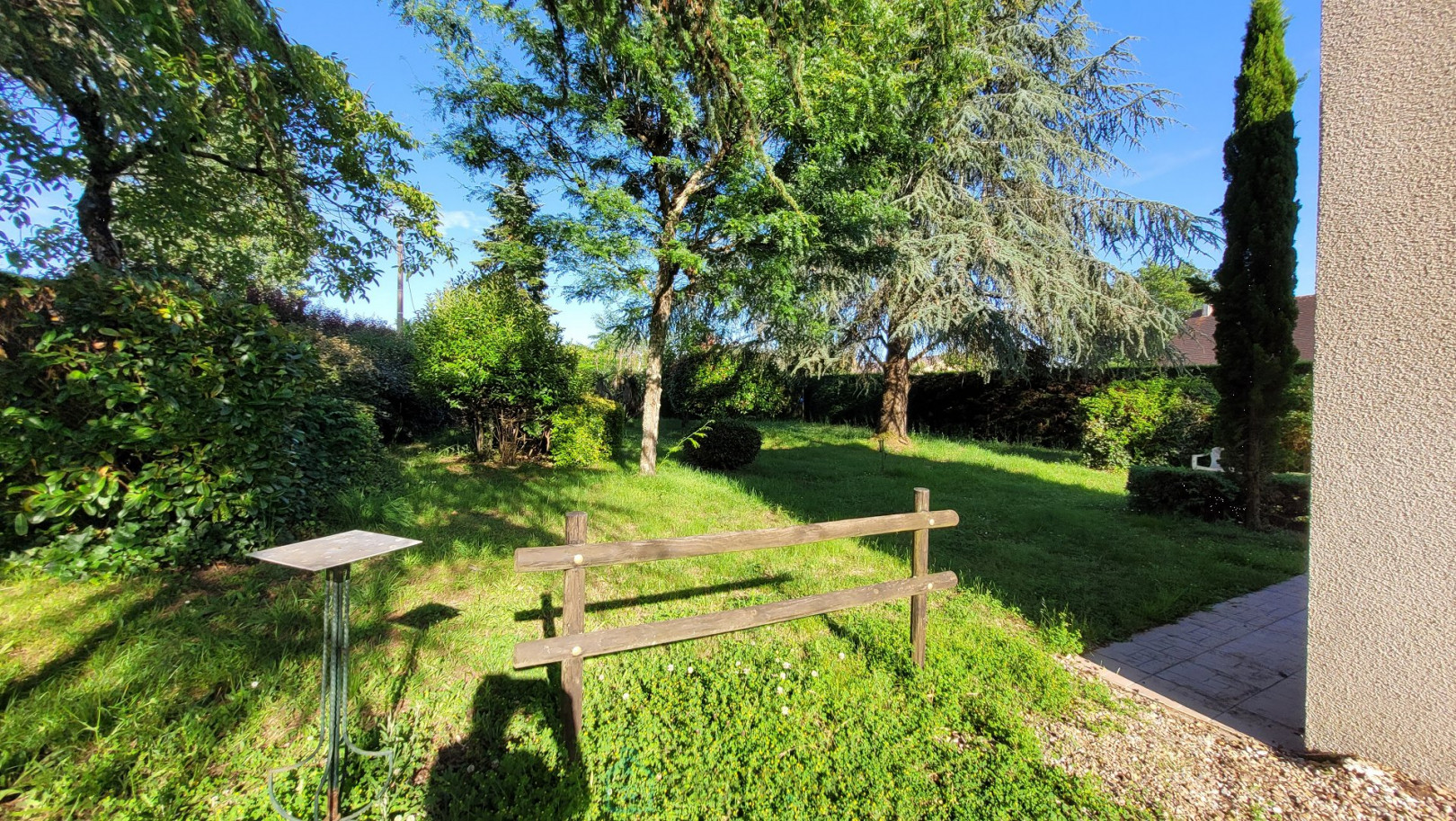 
                                                Vente
                                                 Maison d'habitation avec studio