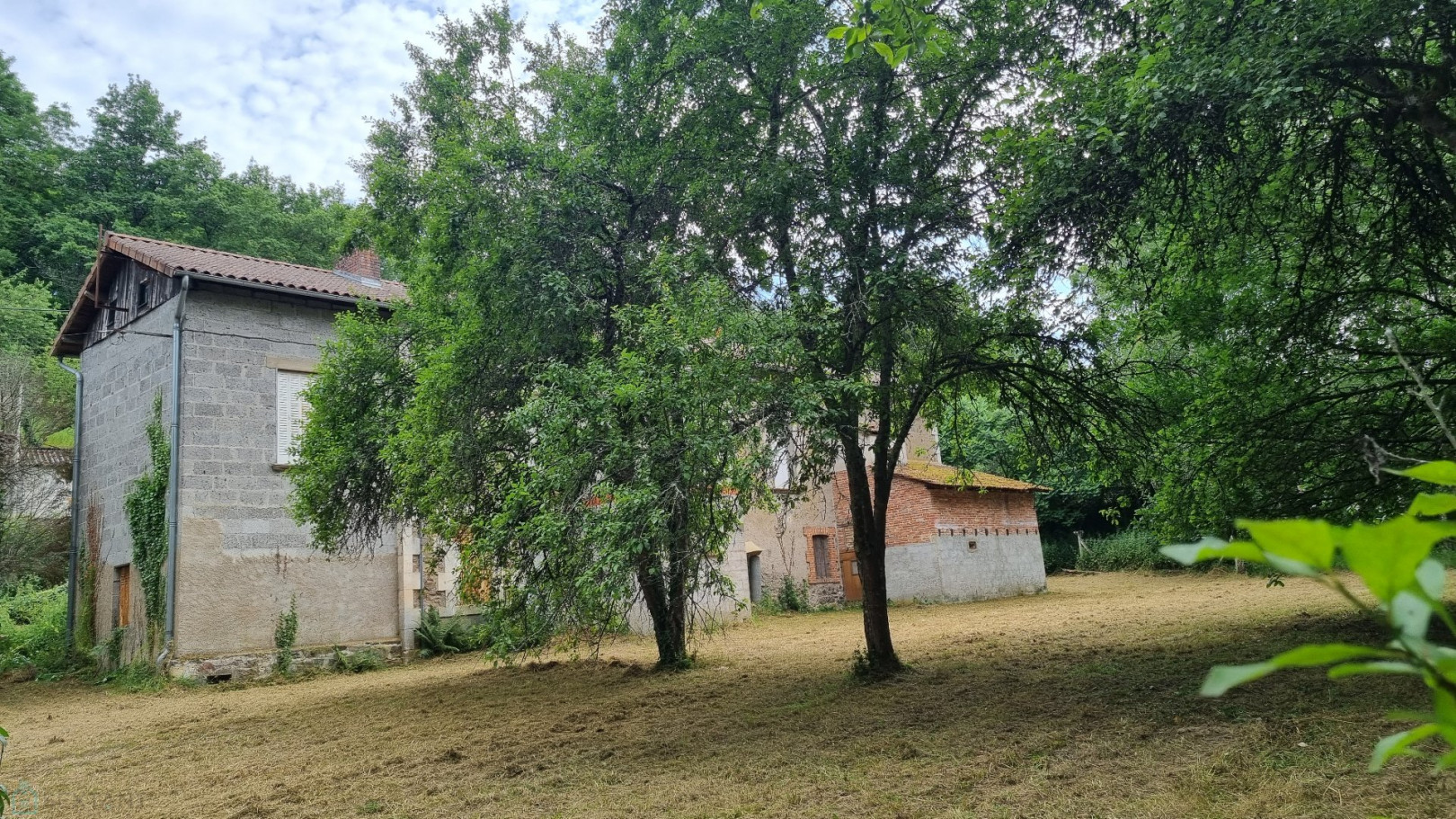 
                                                Vente
                                                 Maison d'habitation en pierres