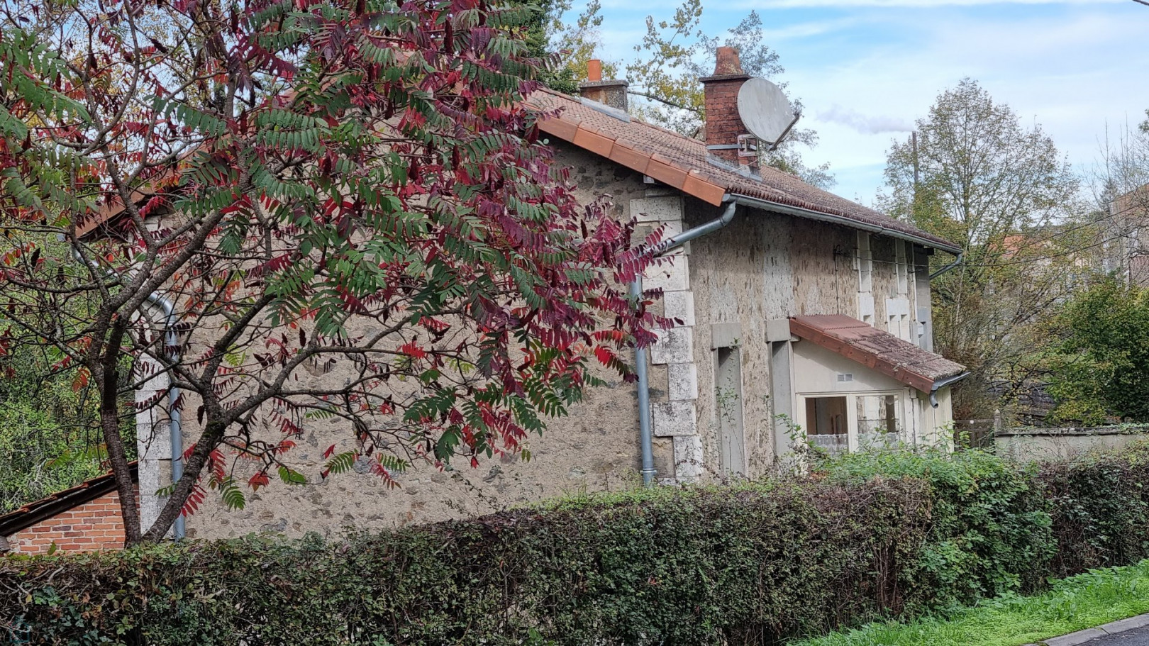 
                                                Vente
                                                 Maison d'habitation en pierres