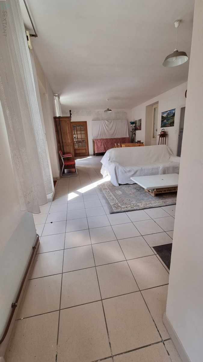 
                                                Vente
                                                 Maison d'habitation en pierres