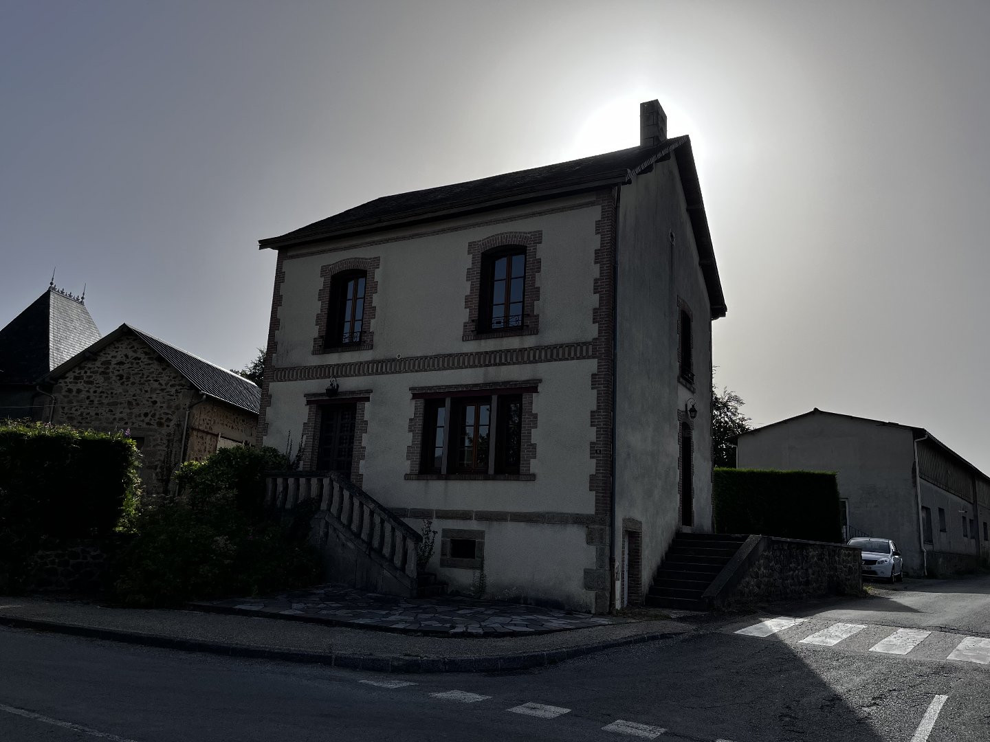 
                                                Vente
                                                 Maison en pierre, 4 chambres, grange et jardin 605 m 