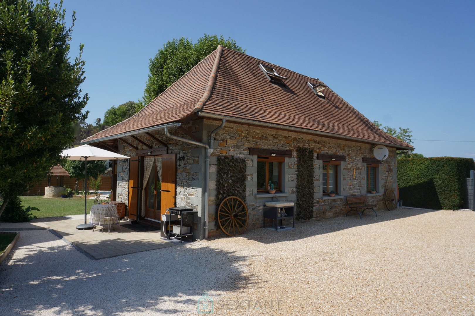 
                                                Vente
                                                 Maison en pierre située dans le parc naturel du Périgord vert. 