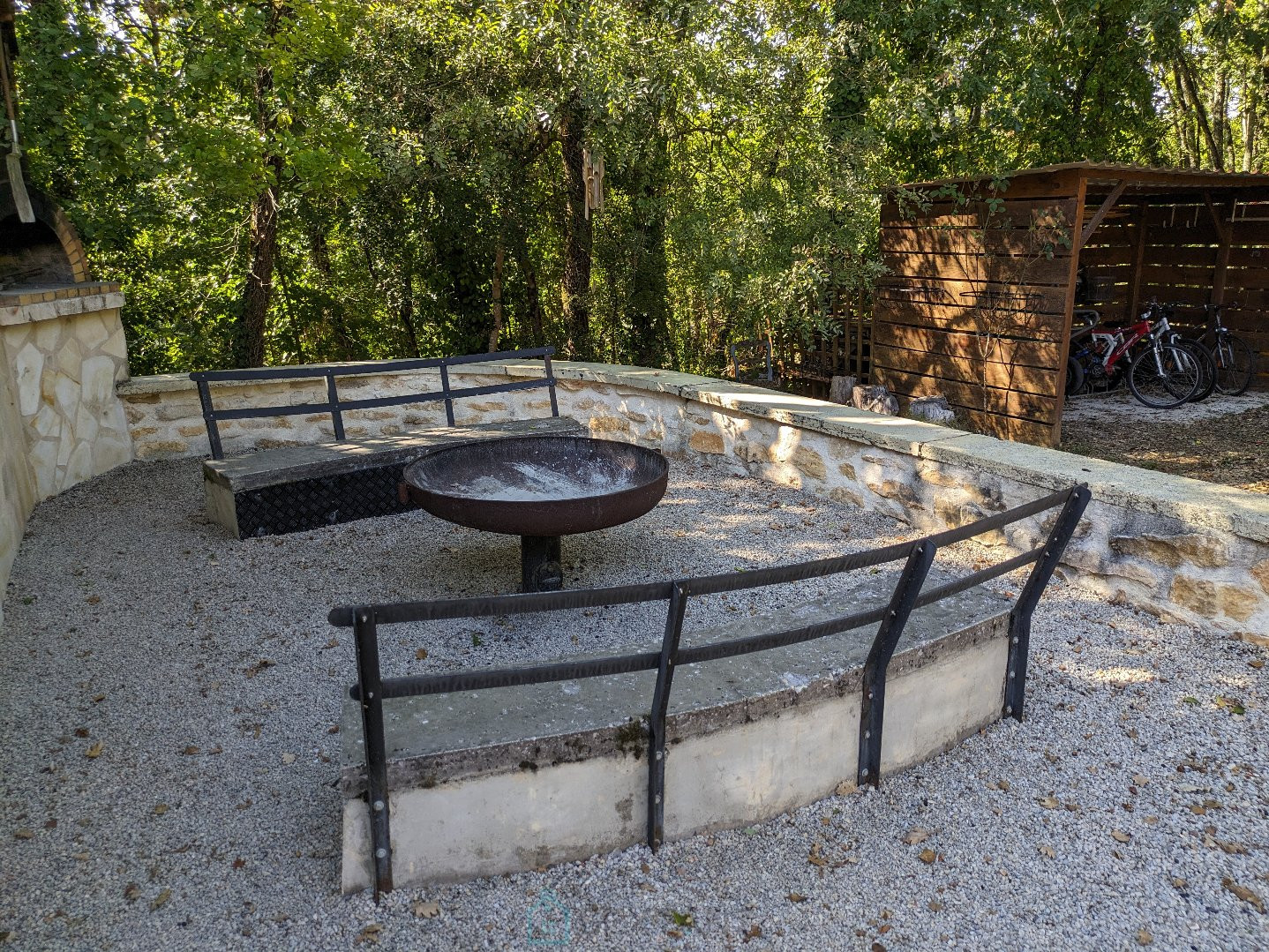 
                                                Vente
                                                 Maison entièrement rénovée avec une piscine en pleine nature au calme dans le joie village de Condat-sur-Vézère.