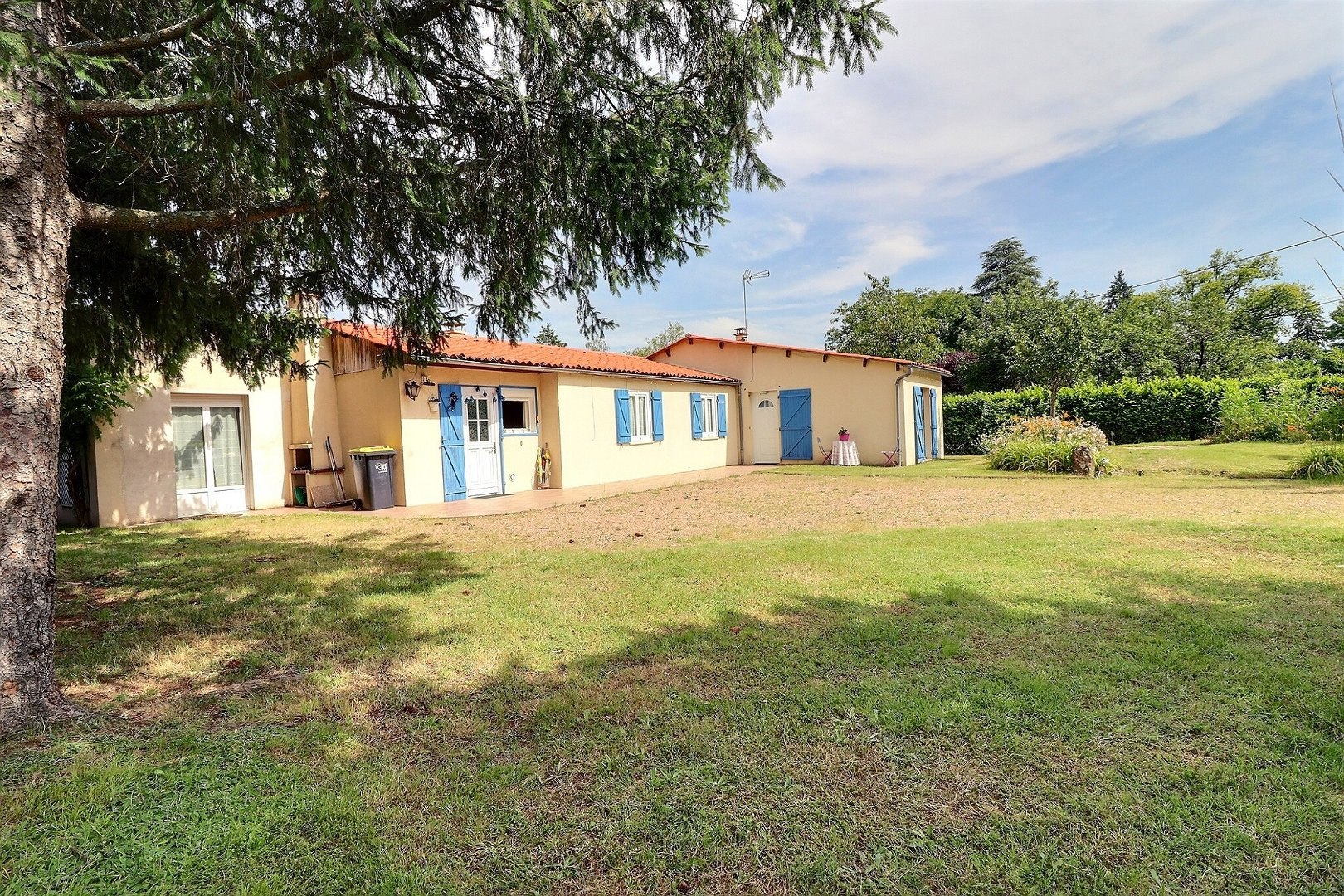 
                                                Vente
                                                 Maison individuelle plain pied à Orléat 97m² hab