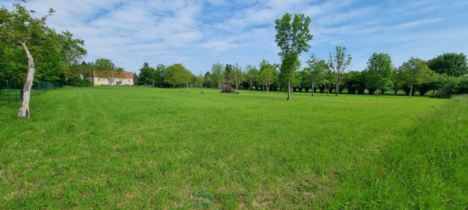 
                                                Vente
                                                 MAISON JUMELEE AVEC PLUS DE 7500 M2 DE TERRAIN, BELLE OPPORTUNITE