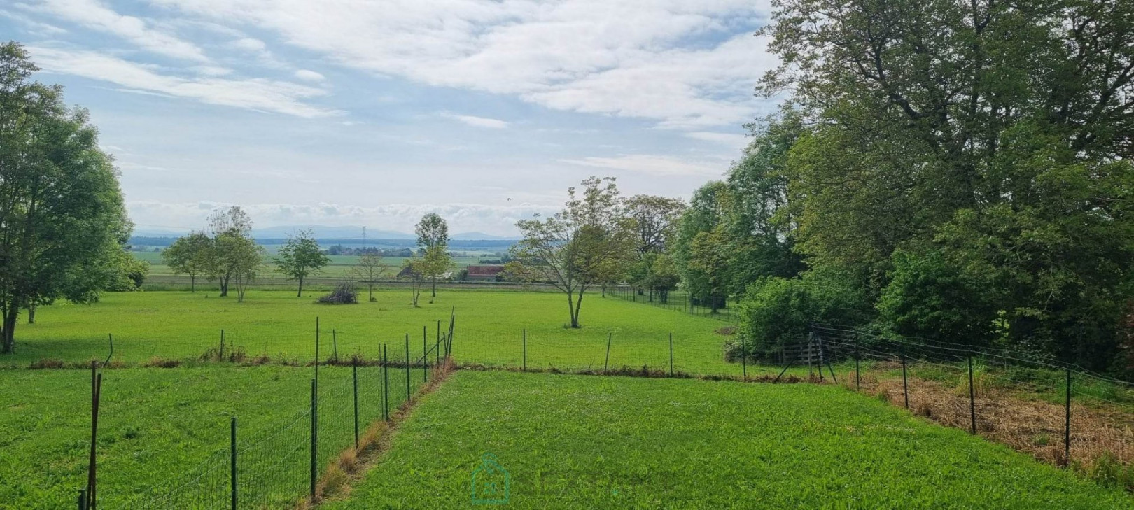 
                                                Vente
                                                 MAISON JUMELEE AVEC PLUS DE 7500 M2 DE TERRAIN, BELLE OPPORTUNITE