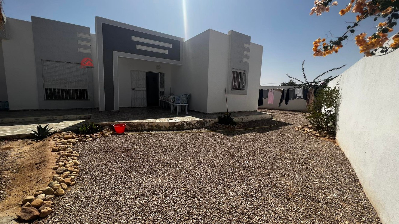 
                                                Location
                                                 MAISON MEUBLÉE À MEZRAYA DJERBA - RÉF L763