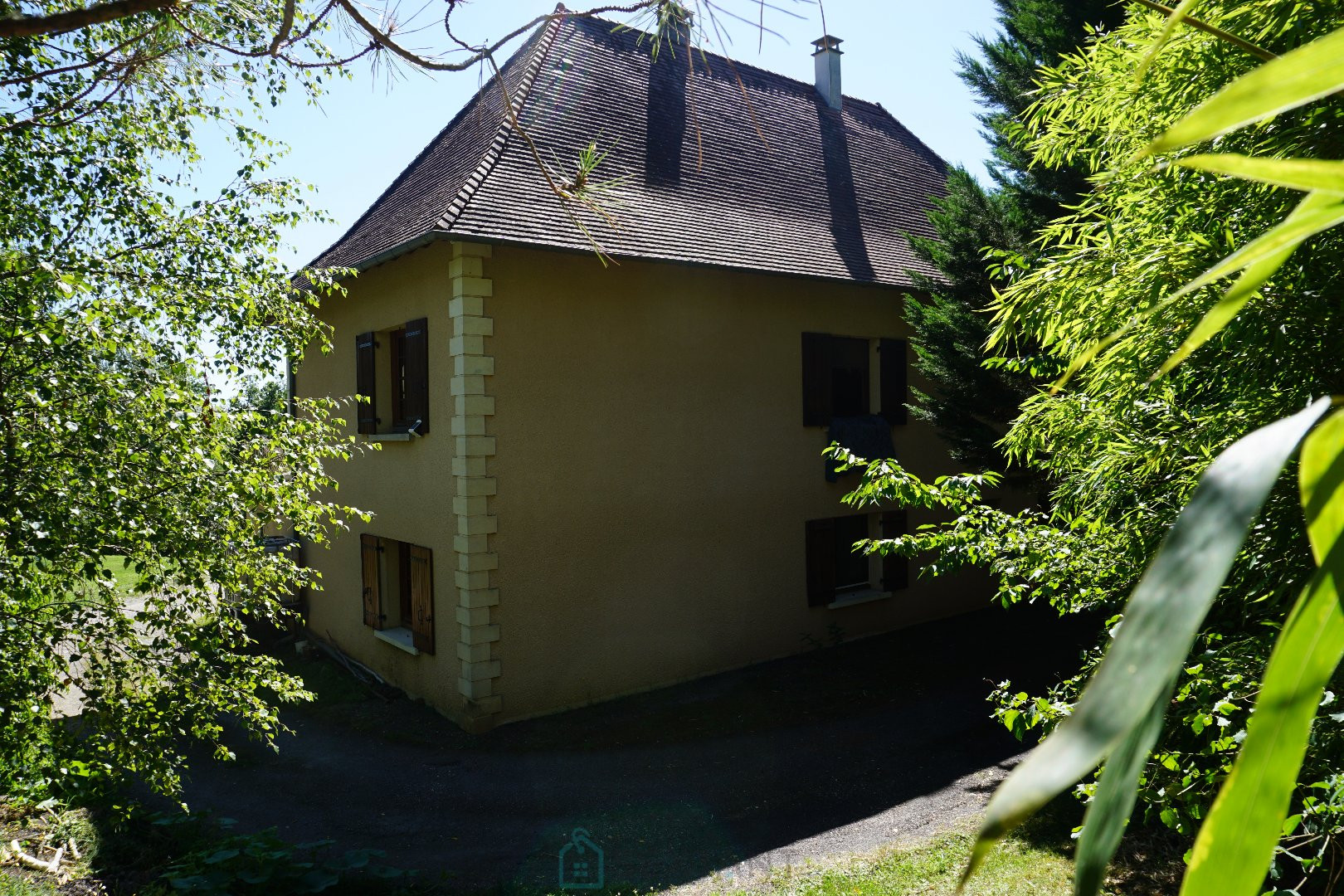 
                                                Vente
                                                 Maison Périgourdine située dans un village classé. 