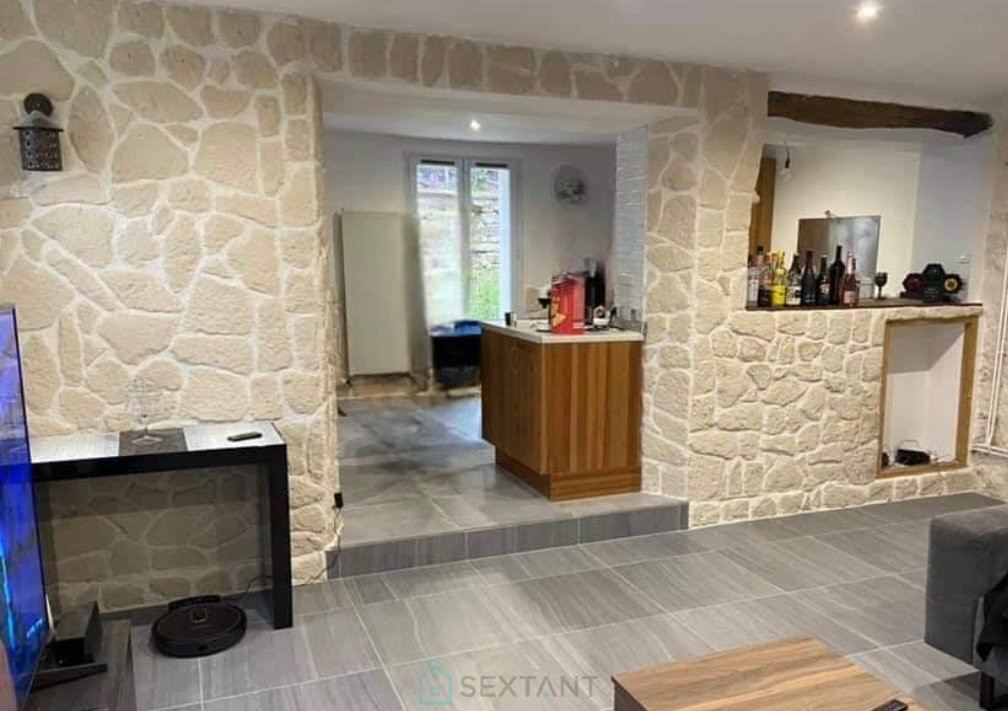 
                                                Vente
                                                 Maison rénovée - 3 chambres et jardin plat