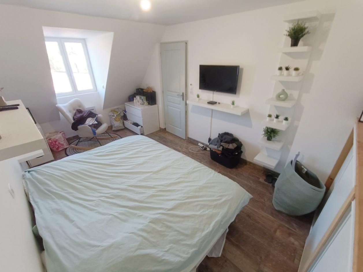 
                                                Vente
                                                 Maison rénovée de 2 chambres et jardin