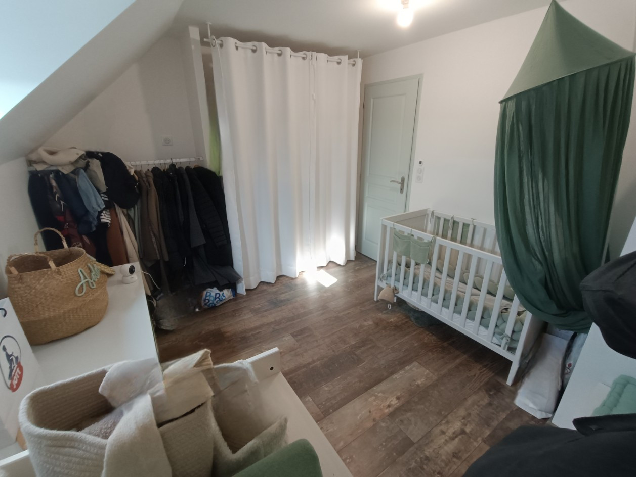 
                                                Vente
                                                 Maison rénovée de 2 chambres et jardin