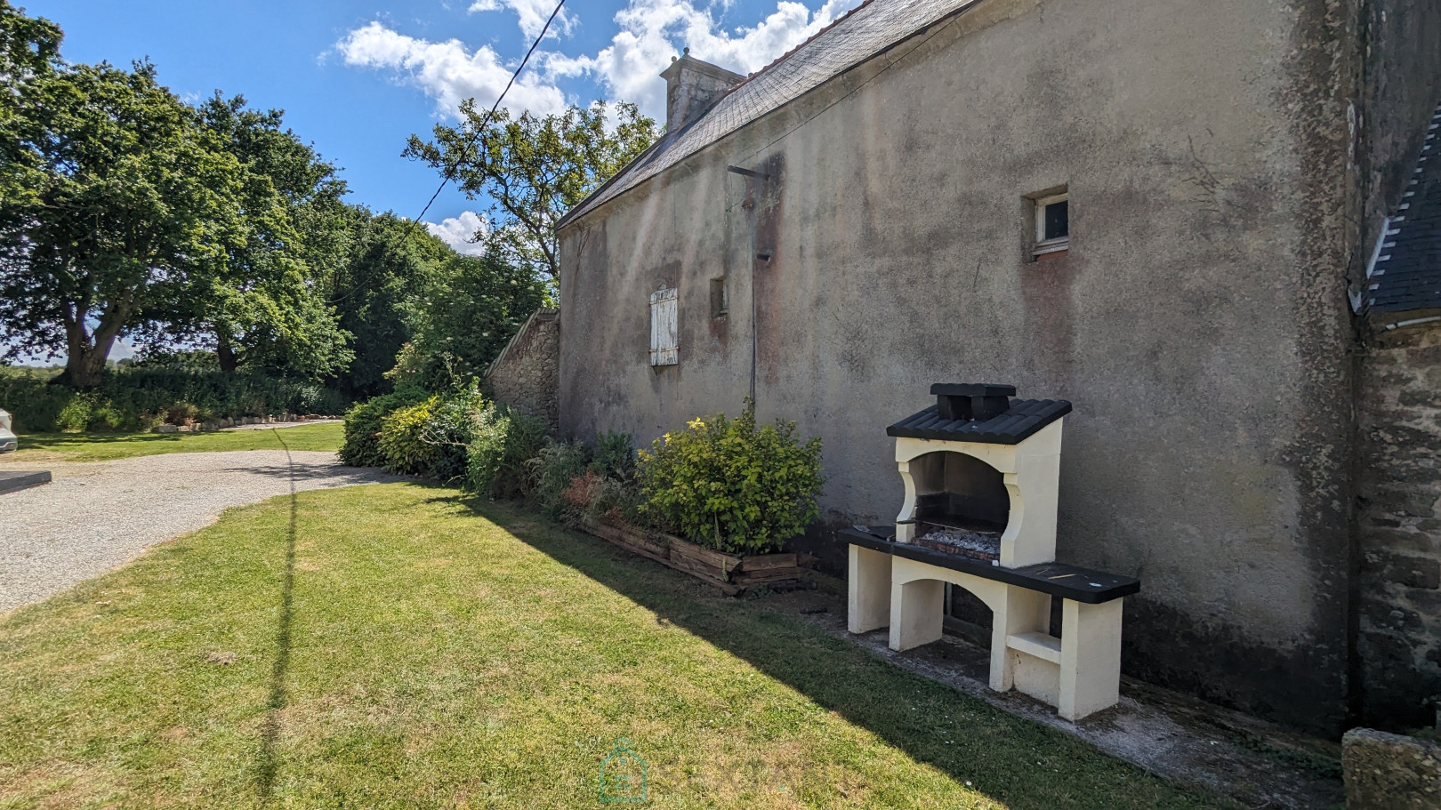 
                                                Vente
                                                 MaIson spacieuse en campagne avec 2 logements supplémentaires