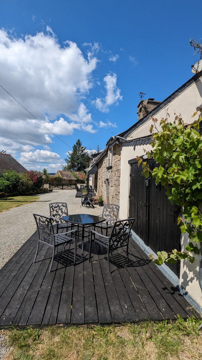 
                                                Vente
                                                 MaIson spacieuse en campagne avec 2 logements supplémentaires