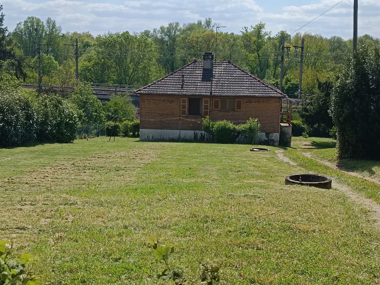 
                                                Vente
                                                 Maison T5 type chalet sur sous-sol à Vierzon