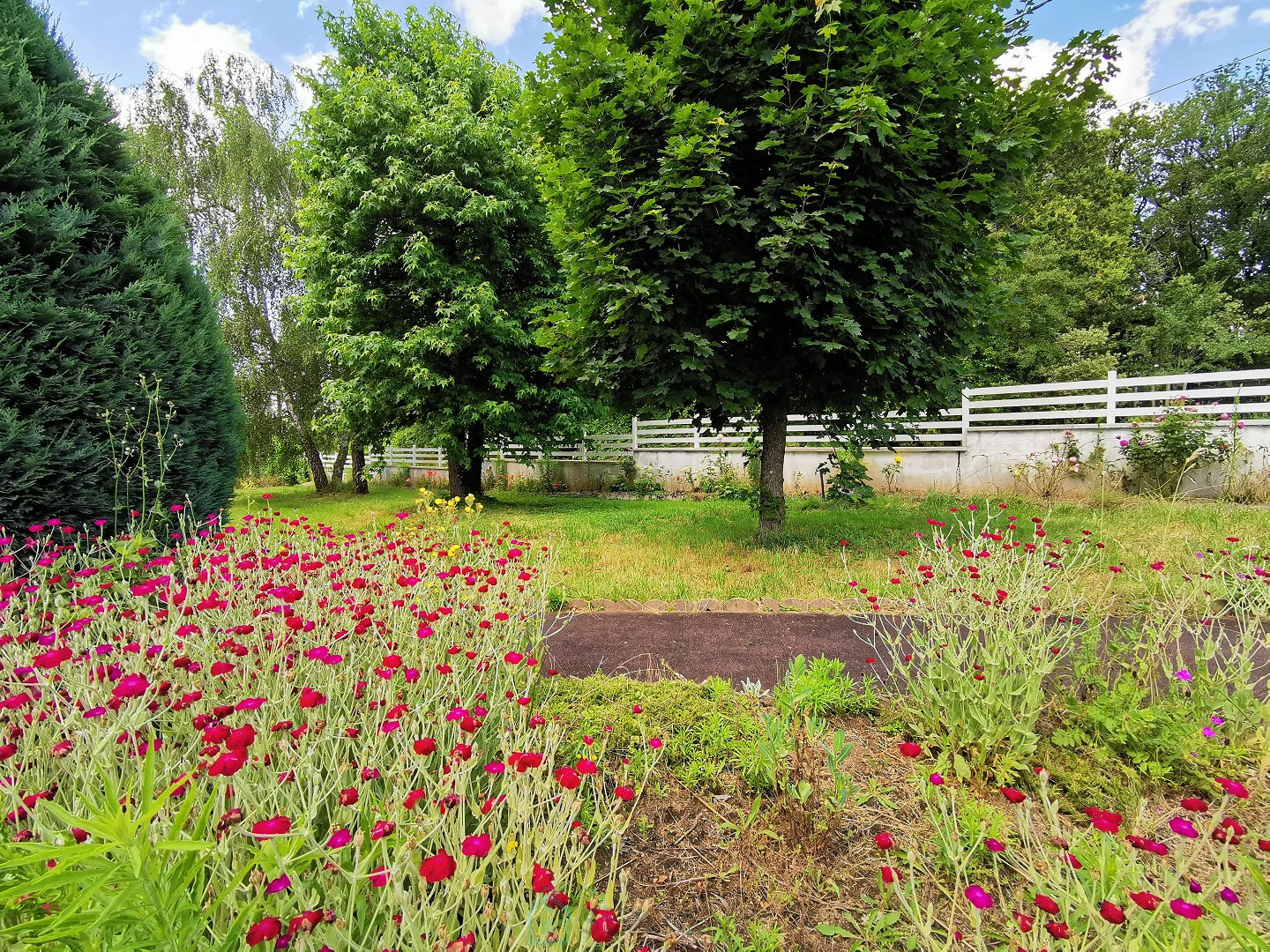 
                                                Vente
                                                 Maison traditionnelle 4 chambres, garage et atelier