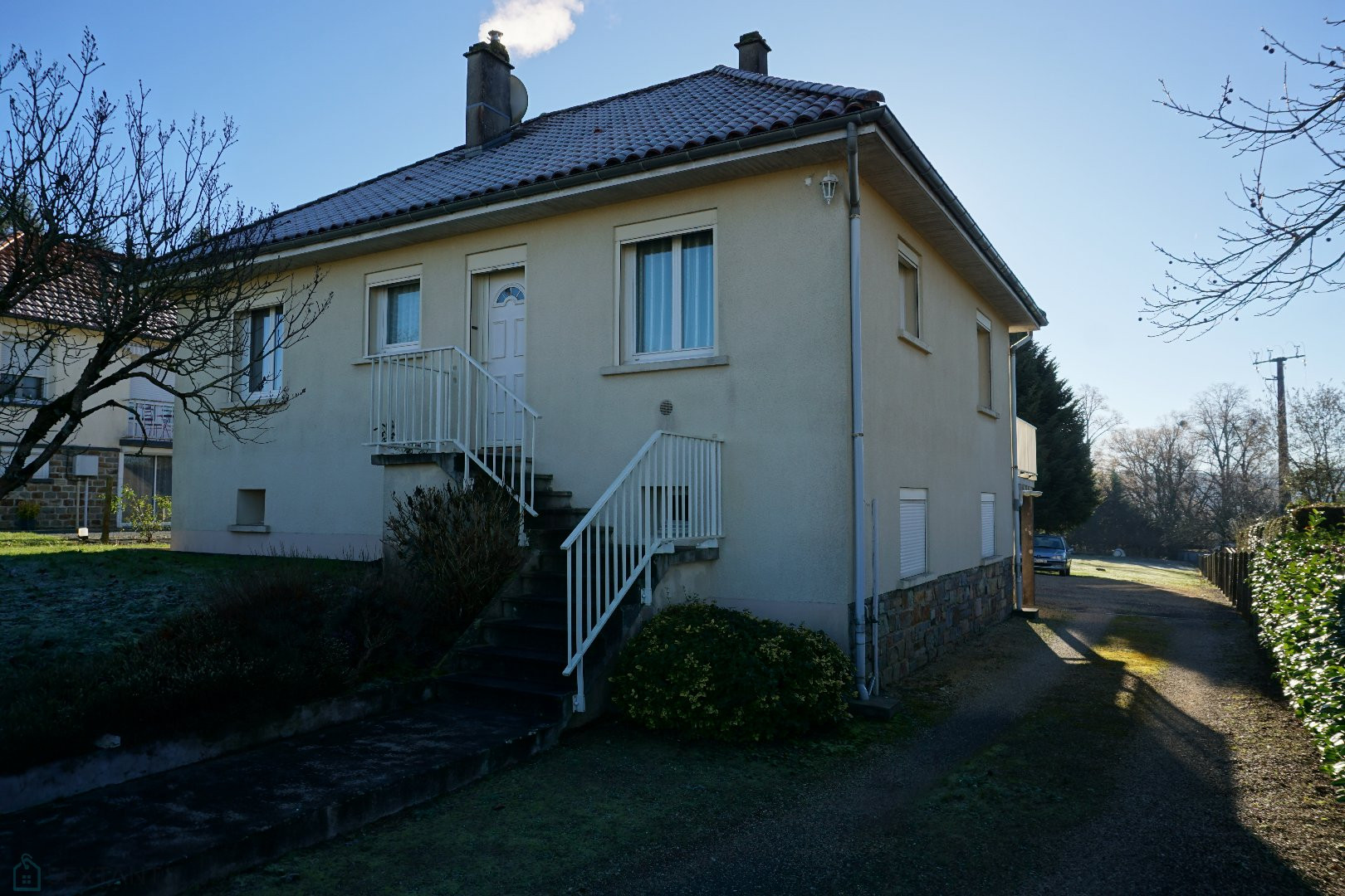 
                                                Vente
                                                 Maison traditionnelle avec un puits dans le calme d'un village historique. 