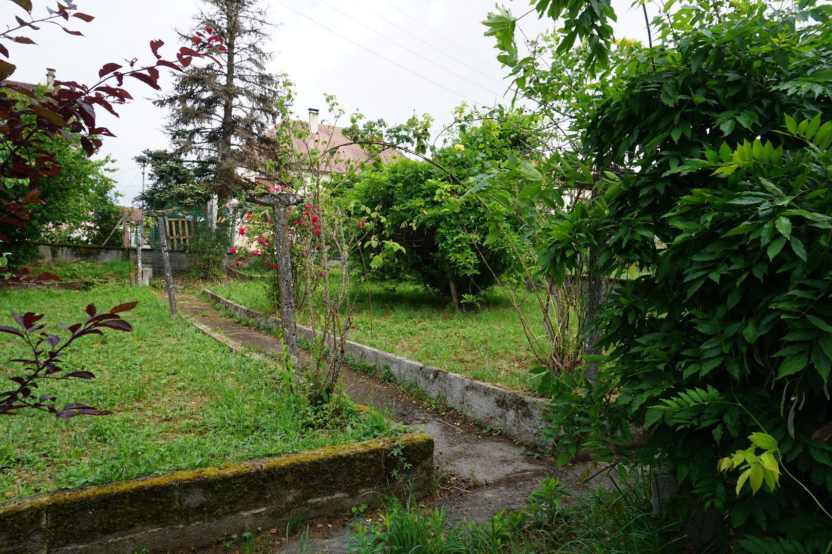 
                                                Vente
                                                 Maison traditionnelle située dans un quartier résidentiel calme .