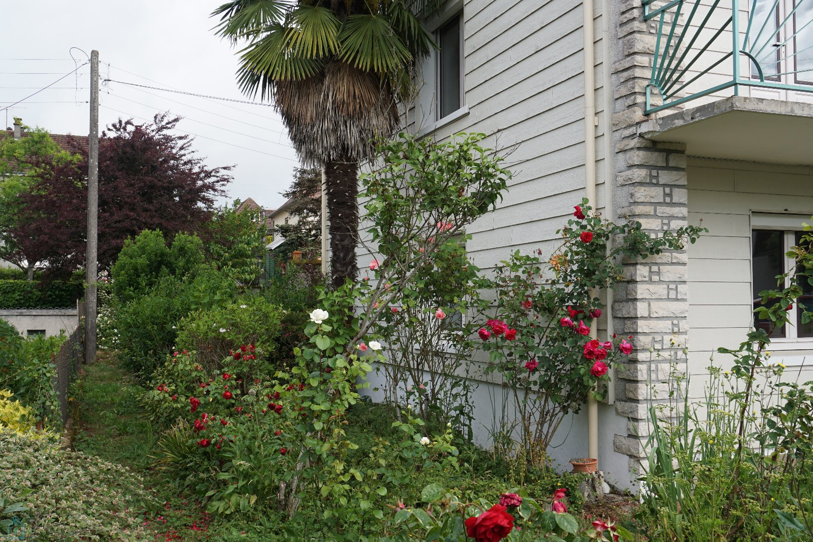 
                                                Vente
                                                 Maison traditionnelle située dans un quartier résidentiel calme .