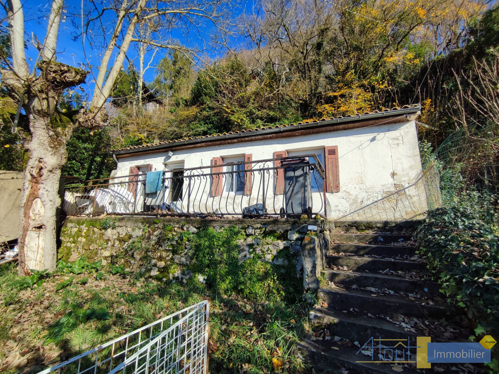 
                                                Vente
                                                 Maisonnette pierre avec terrasse et jardinet