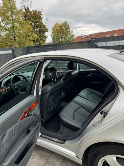 
                                                Voiture
                                                 Mercedes-Benz E 320 Lim 4Matic