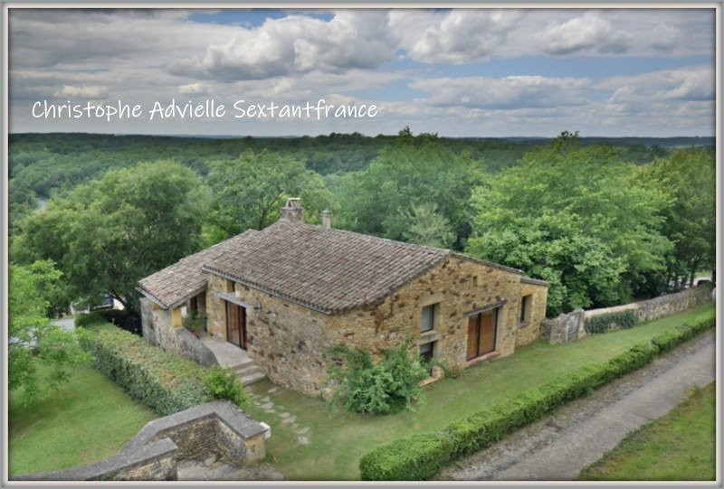 
                                                Vente
                                                 Monpazier proche maison en pierres dans cadre sauvegardé, 4 chambres dont 2 de plain pied, terrain de 531 M2