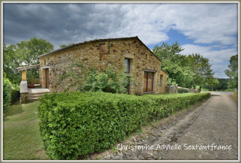 
                                                Vente
                                                 Monpazier proche maison en pierres dans cadre sauvegardé, 4 chambres dont 2 de plain pied, terrain de 531 M2