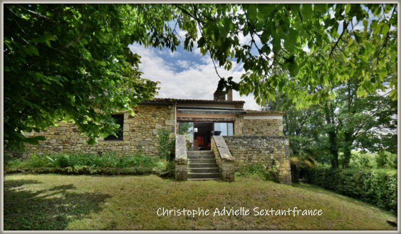 
                                                Vente
                                                 Monpazier proche maison en pierres dans cadre sauvegardé, 4 chambres dont 2 de plain pied, terrain de 531 M2