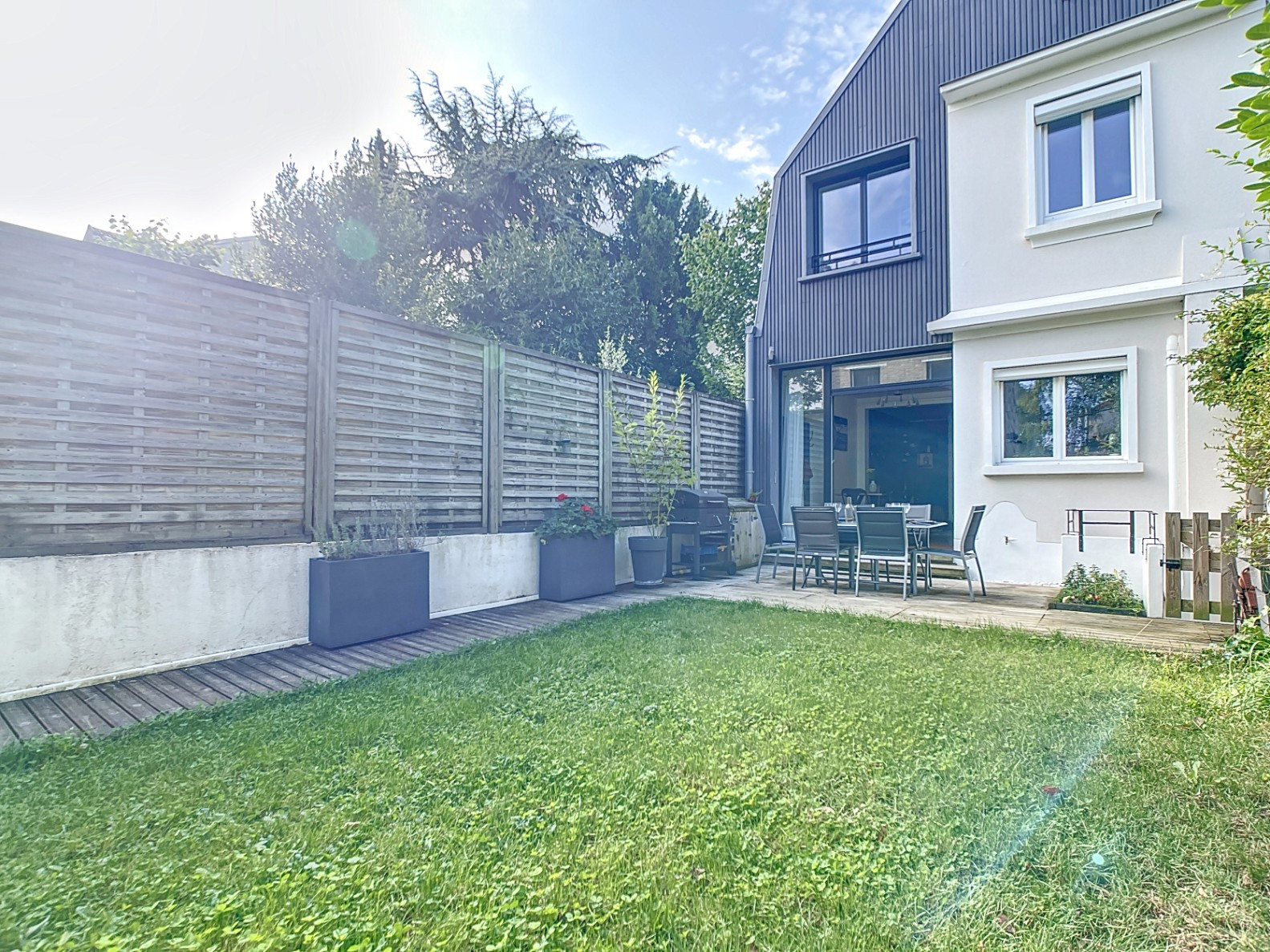 
                                                Vente
                                                 Montretout - Maison de 87 m² avec jardin