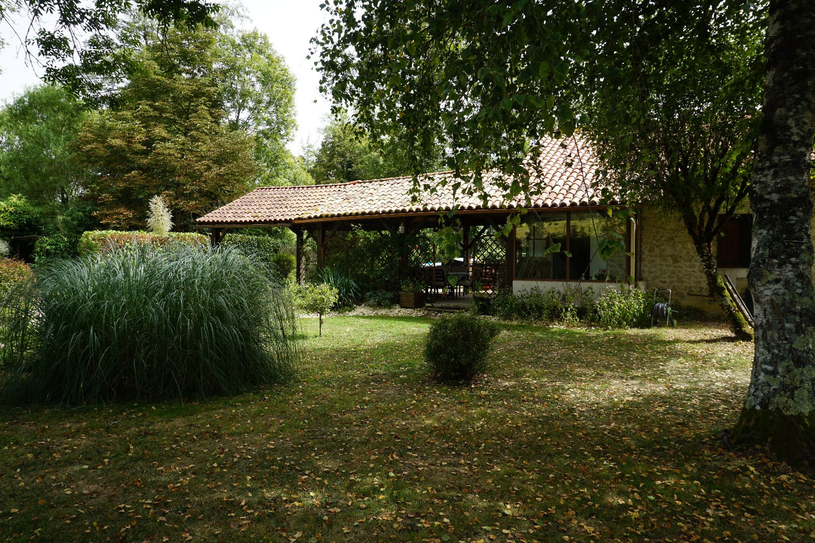 
                                                Vente
                                                 Moulin à eau du XVIIIe siècle niché dans la vallée de La Dronne. 