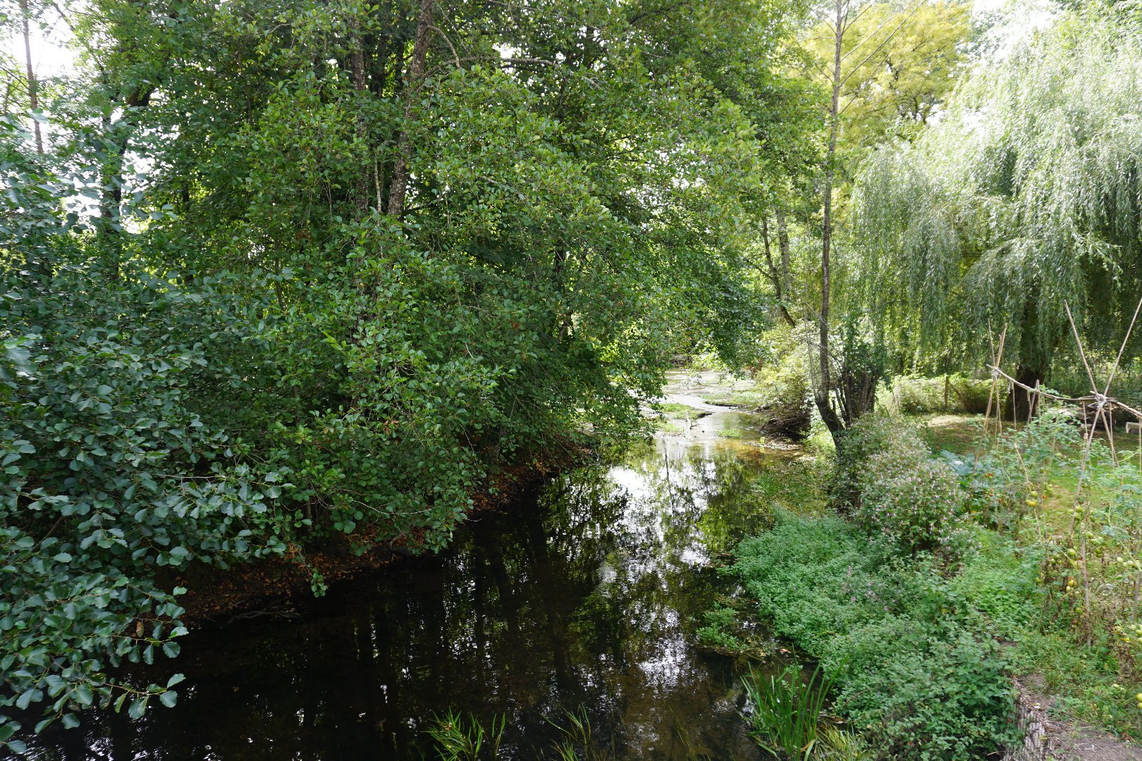 
                                                Vente
                                                 Moulin à eau du XVIIIe siècle niché dans la vallée de La Dronne. 