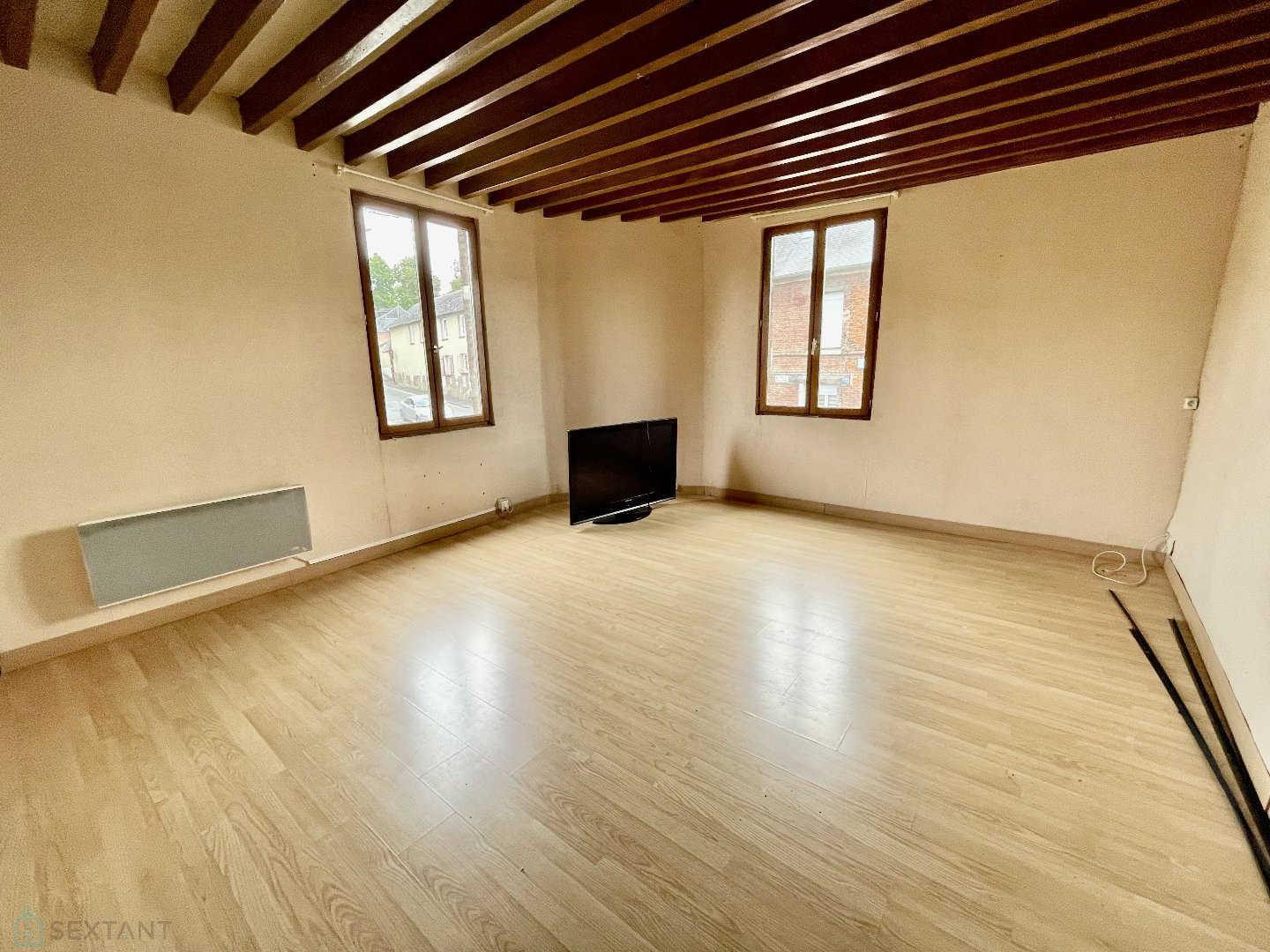 
                                                Vente
                                                 Mur commerciaux et appartement