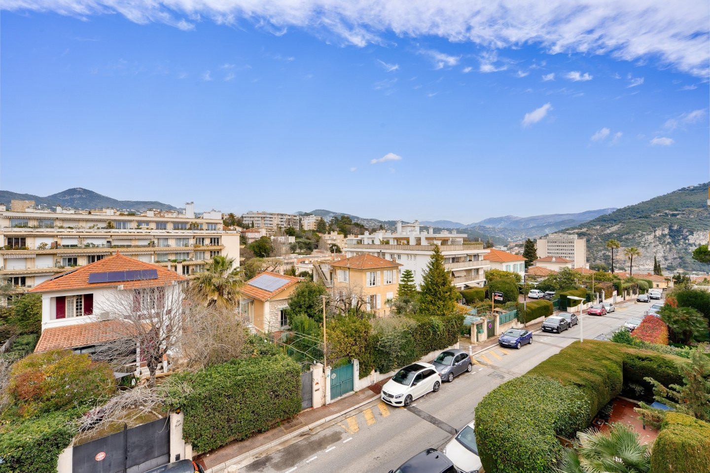 
                                                Vente
                                                 Nice - Au calme d'une rue paisible dans le quartier Cimiez Flirey