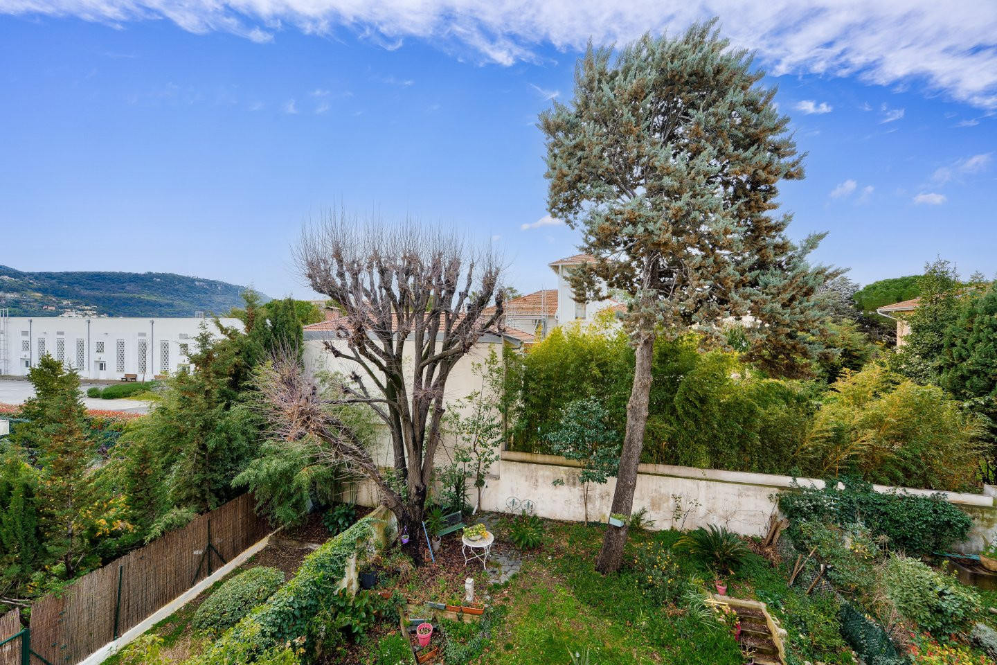 
                                                Vente
                                                 Nice - Au calme d'une rue paisible dans le quartier Cimiez Flirey