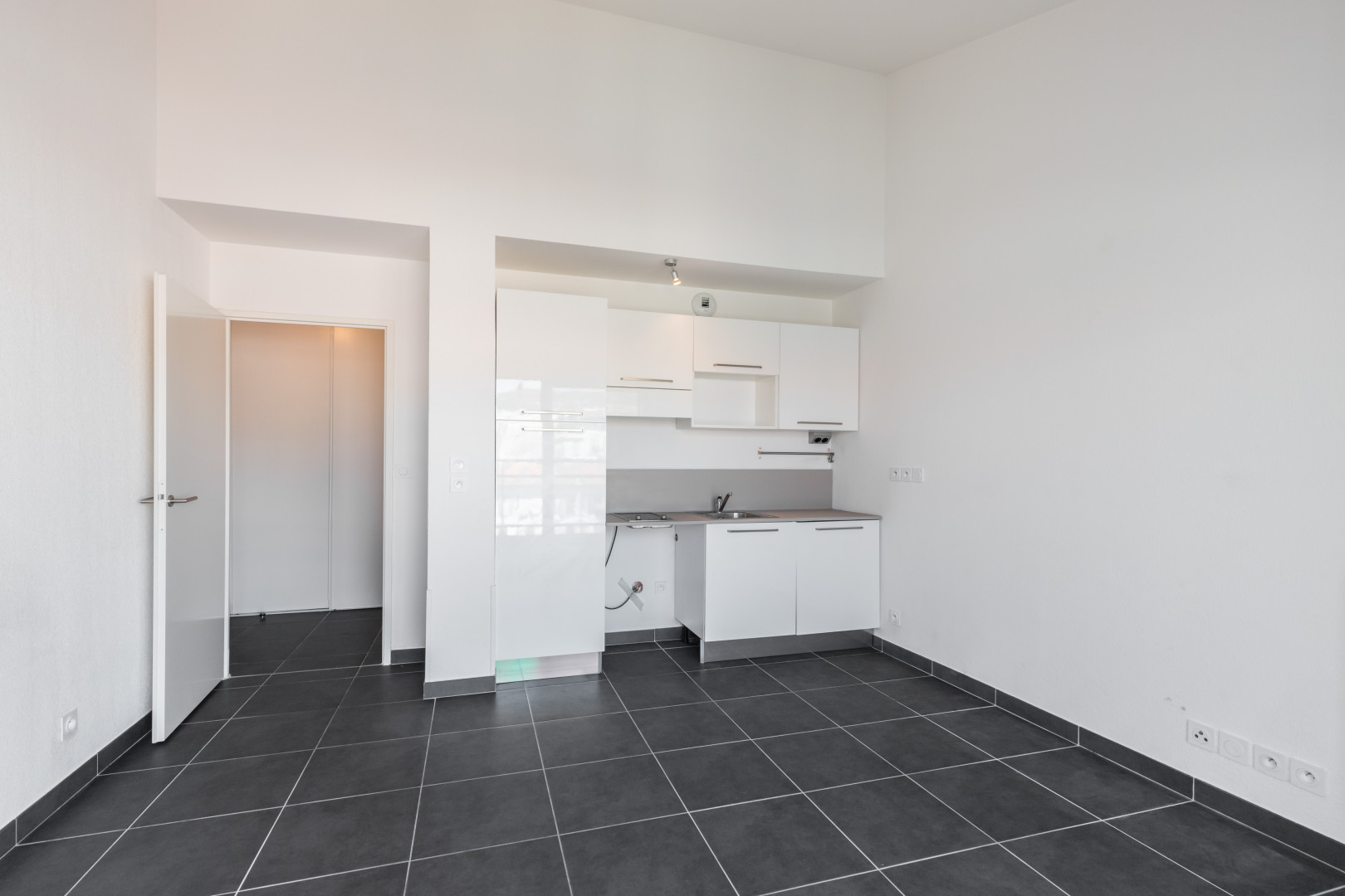 
                                                Vente
                                                 NICE / BORRIGLIONE - Appartement studio avec terrasse à vendre