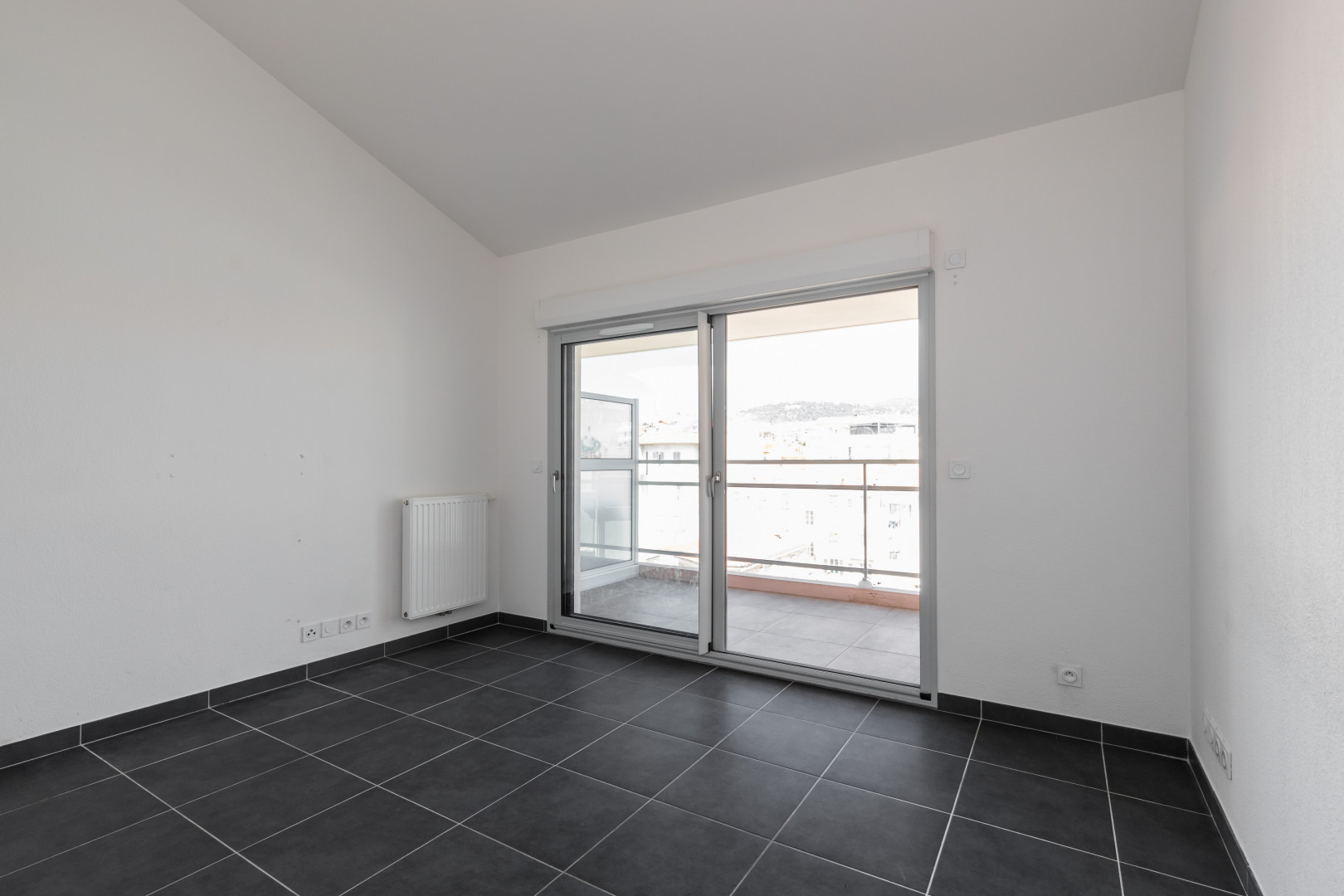 
                                                Vente
                                                 NICE / BORRIGLIONE - Appartement studio avec terrasse à vendre