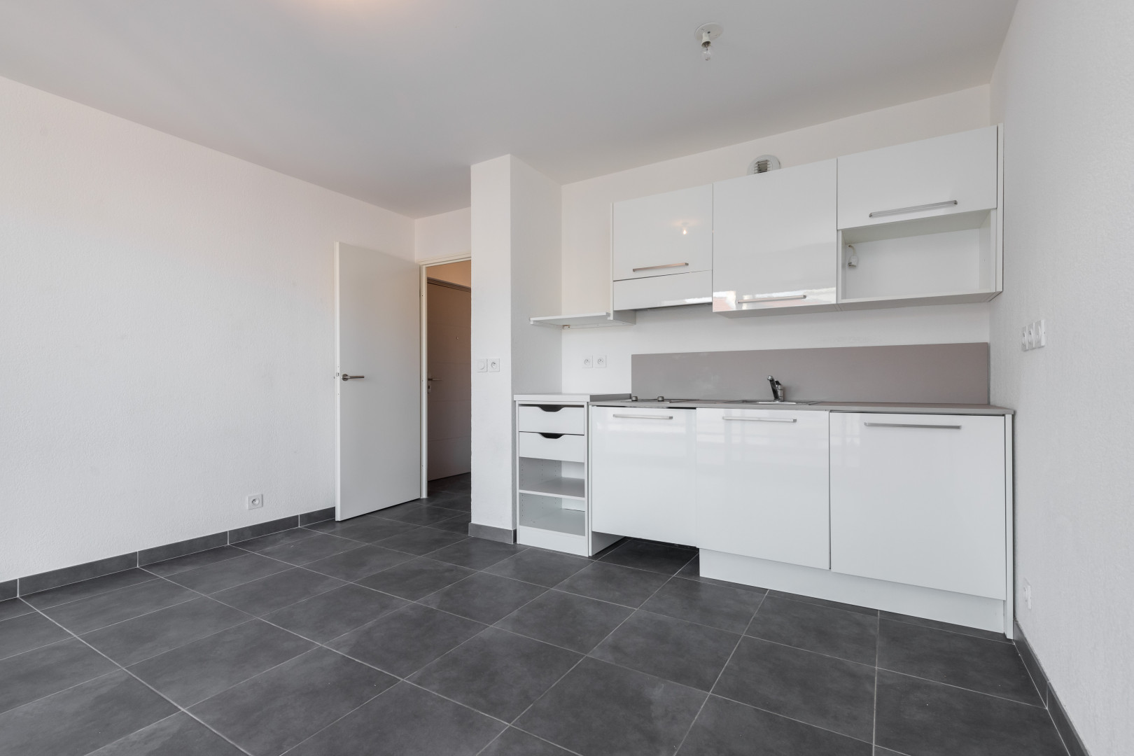 
                                                Vente
                                                 NICE / BORRIGLIONE - Studio à vendre en avant dernier étage avec terrasse