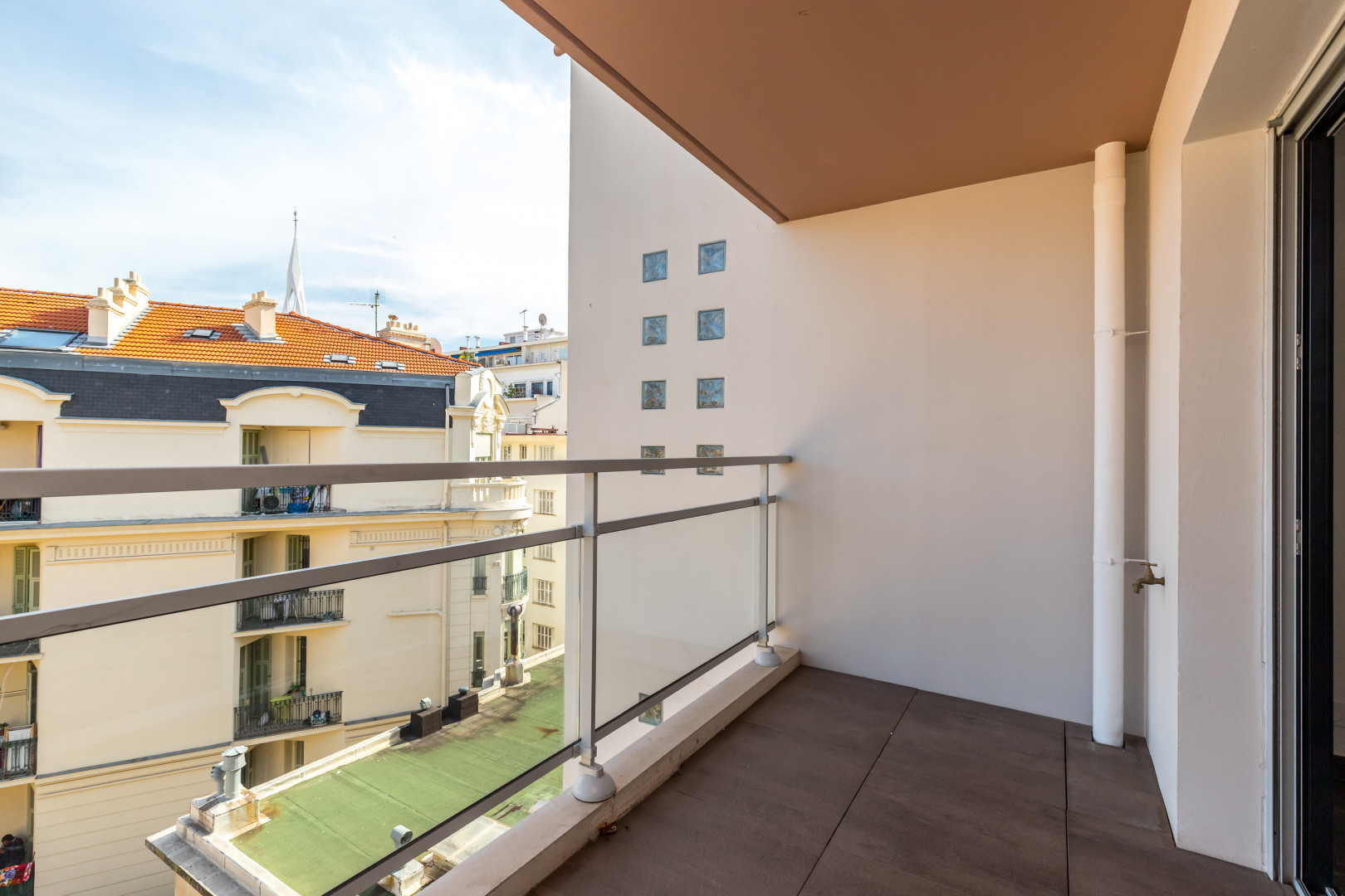 
                                                Vente
                                                 NICE / BORRIGLIONE - Studio à vendre en avant dernier étage avec terrasse