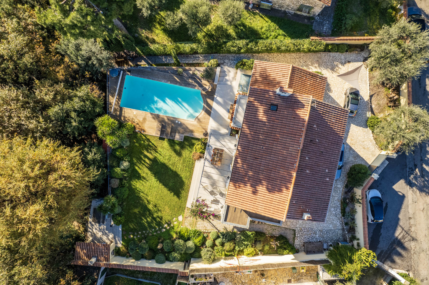 
                                                Vente
                                                 NICE CIMIEZ - Grande maison individuelle avec piscine entourée de jardin