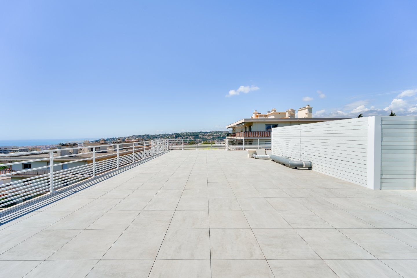 
                                                Vente
                                                 Nice Cimiez - Rare - Toit-terrasse avec espace de vie de 197 m2 et ses deux immenses terrasses